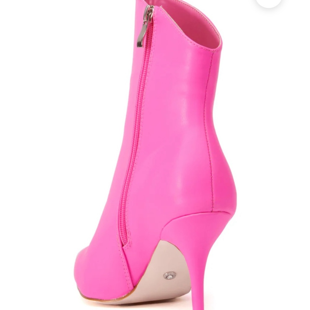 Azalea Wang NWT Stunning Barbie Influence Pink Faux Leather Stiletto Heal Boots - Picture 9 of 13